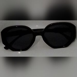 UV Protection CAT 3 Black Oval Sunglasses - V0124” only worn twice /great shape